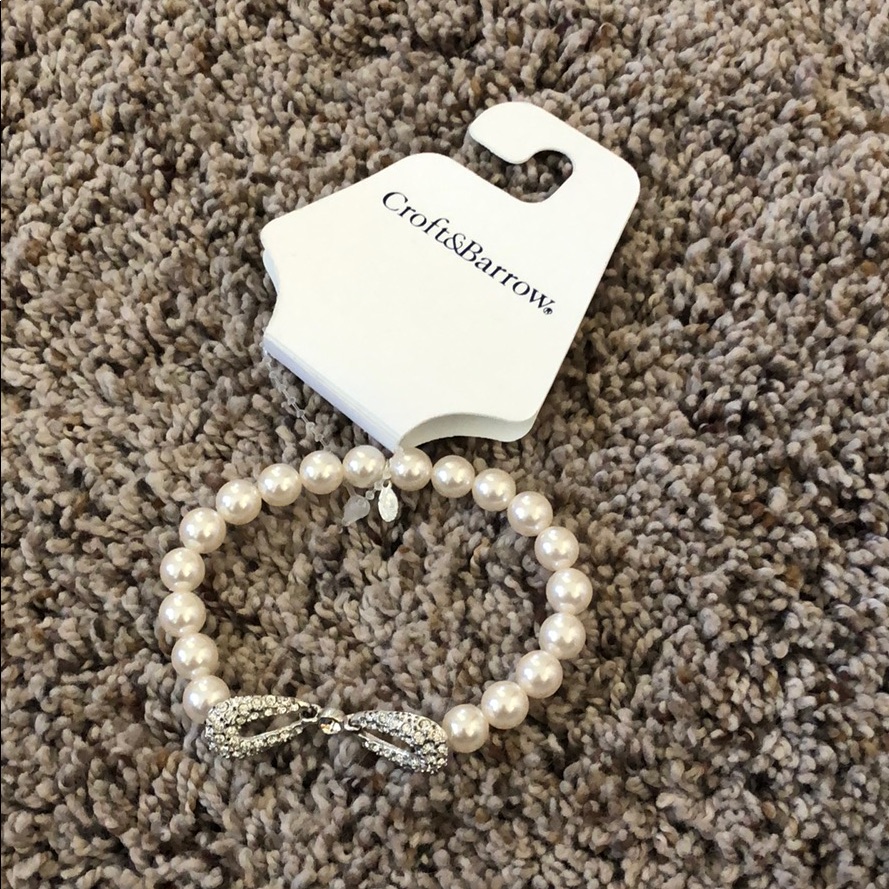 Pearl Bracelet With Diamond Bow Accent 6$